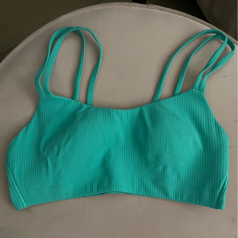 🍍6/$20 Lululemon Athletica Aqua Bra